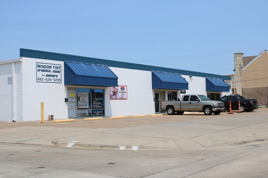 7723-7729 Maplewood Ave, North Richland Hills, TX à louer - Photo de l’immeuble – Image 3 sur 4