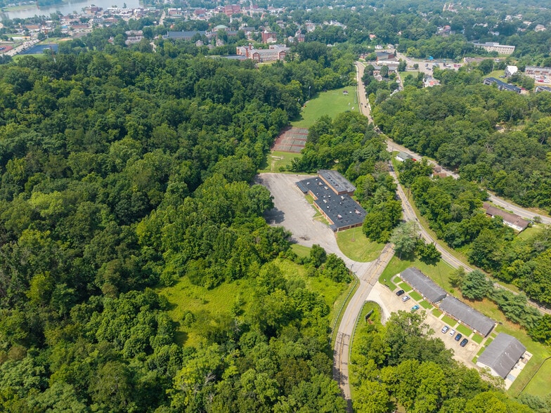 700 Channel Ln, Marietta, OH à louer - Photo de l’immeuble – Image 3 sur 16