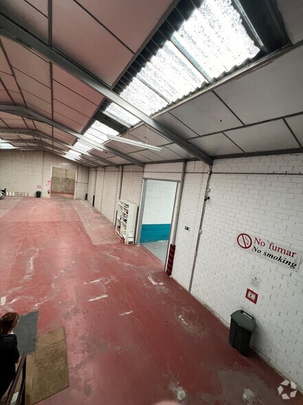 Industriel/Logistique dans San Fernando de Henares, Madrid à vendre - Photo de l’immeuble – Image 2 sur 8