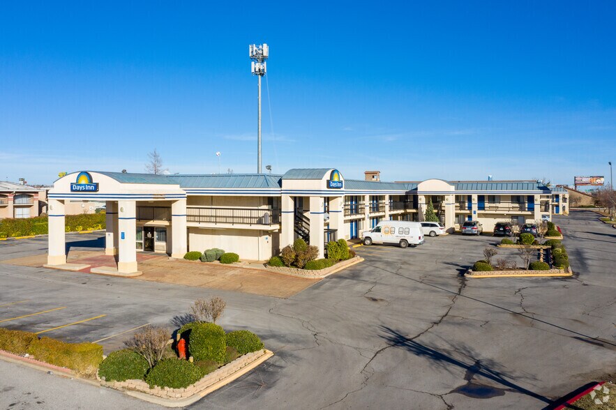504 S Meridian Ave, Oklahoma City, OK à vendre - Photo principale – Image 2 sur 13