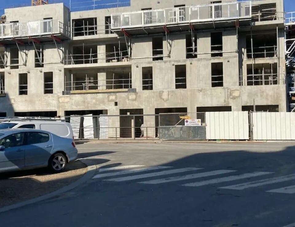 Local commercial dans Melun à louer Photo de l’immeuble– Image 1 sur 7