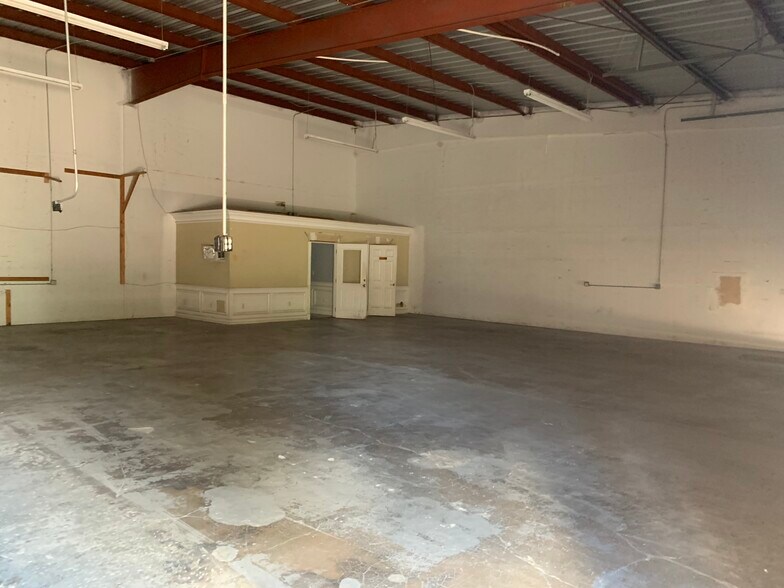 1109 Tamiami Trl, Port Charlotte, FL à louer - Photo de l’immeuble – Image 3 sur 5
