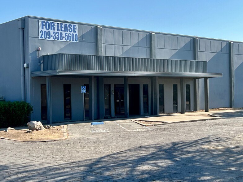 1985 W Olive Ave, Merced, CA à louer - Photo de l’immeuble – Image 1 sur 7