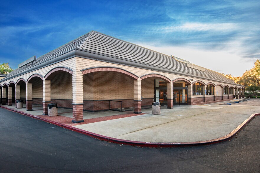 8700-8760 La Riviera Dr, Sacramento, CA à louer - Photo de l’immeuble – Image 2 sur 22