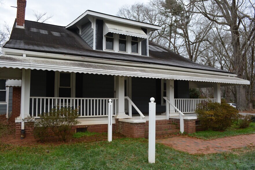 579 West St, Pittsboro, NC à louer - Photo de l’immeuble – Image 2 sur 28