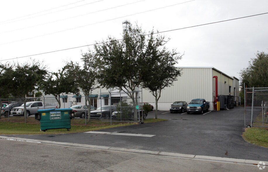 2602 NE 9th Ave, Cape Coral, FL à louer - Photo de l’immeuble – Image 2 sur 3