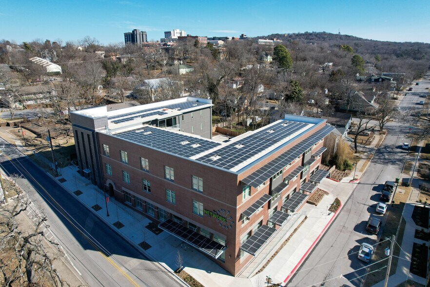 288 S School Ave, Fayetteville, AR à louer - Photo de l’immeuble – Image 2 sur 6