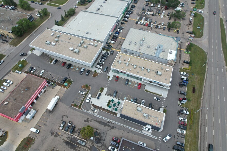 17004 107 Av NW, Edmonton, AB à louer - Photo de l’immeuble – Image 3 sur 8