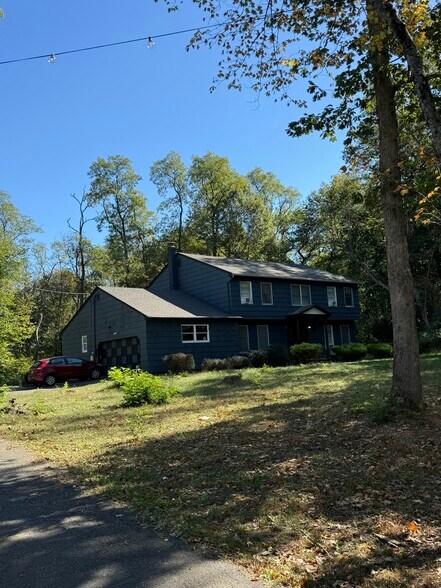 123 Applegarth Rd, Monroe Township, NJ à vendre - Photo de l’immeuble – Image 3 sur 4