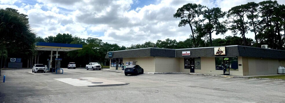 302 SW Tulip Blvd, Port Saint Lucie, FL à vendre - Photo principale – Image 1 sur 3