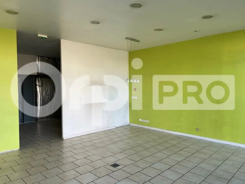 Local commercial dans Feytiat à louer - Photo intérieure – Image 2 sur 5