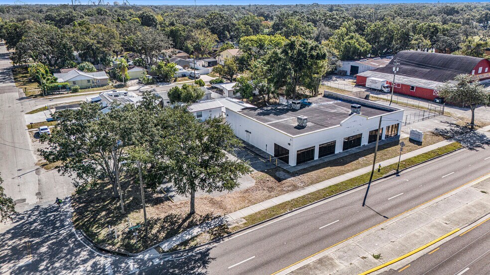10015 N Nebraska Ave, Tampa, FL à louer - Photo de l’immeuble – Image 3 sur 8