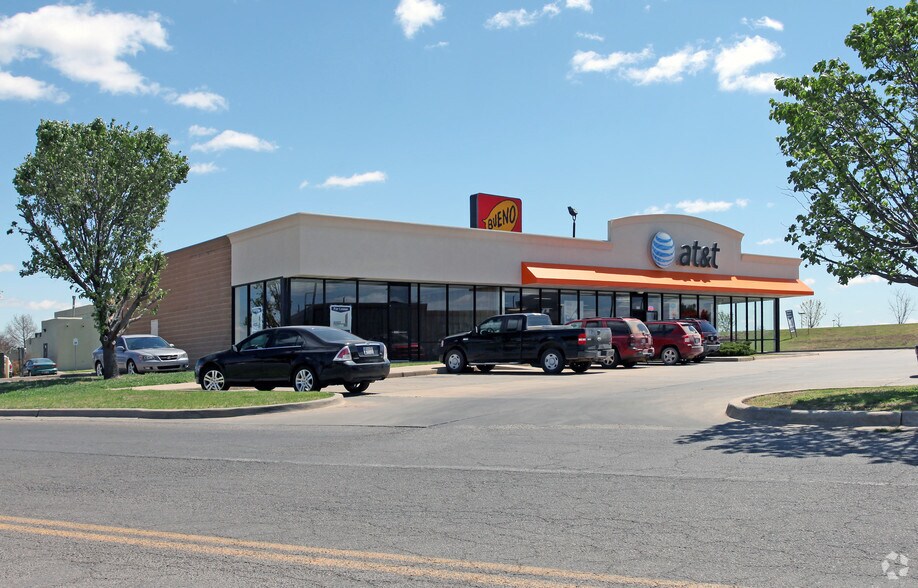 502-504 Shawnee Mall Dr, Shawnee, OK à vendre - Photo de l’immeuble – Image 2 sur 3