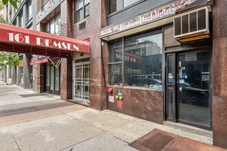161 Remsen St, Brooklyn, NY à louer Photo de l’immeuble– Image 1 sur 3