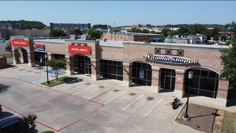 1507 S Loop 288, Denton, TX à louer - Photo principale – Image 1 sur 2