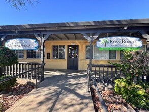 926 E Cypress Ave, Redding, CA à louer Photo intérieure– Image 1 sur 11