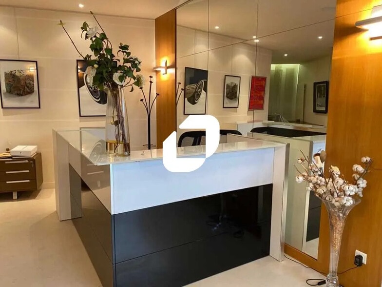 Bureau dans Pontoise à vendre - Photo intérieure – Image 2 sur 7