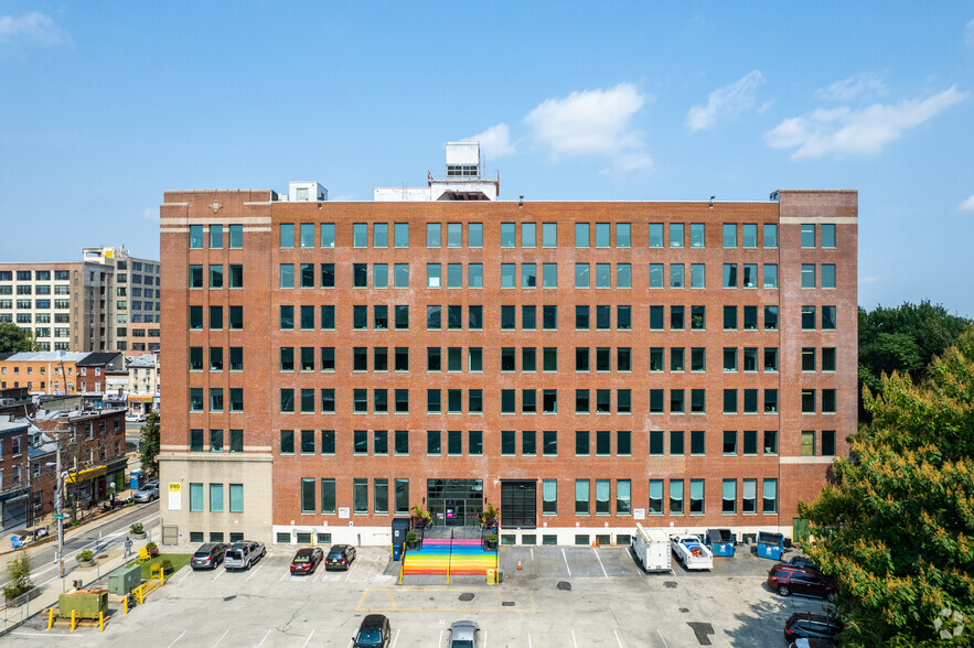 990 Spring Garden St, Philadelphia, PA à louer - Photo de l’immeuble – Image 2 sur 4