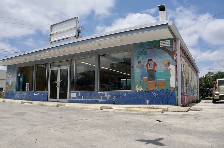 1100 S Presa St, San Antonio, TX à louer - Photo de l’immeuble – Image 1 sur 9