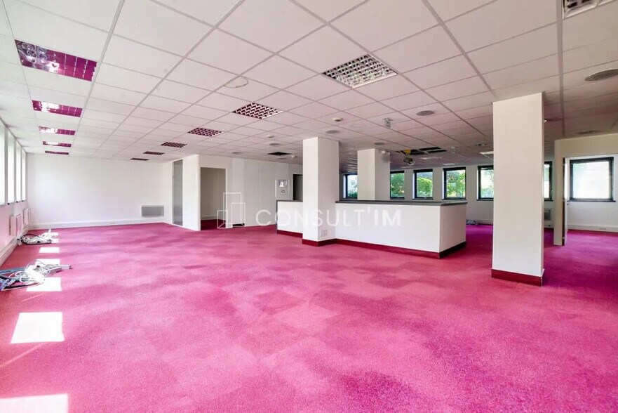 Bureau dans Courbevoie à vendre - Photo de l’immeuble – Image 3 sur 7