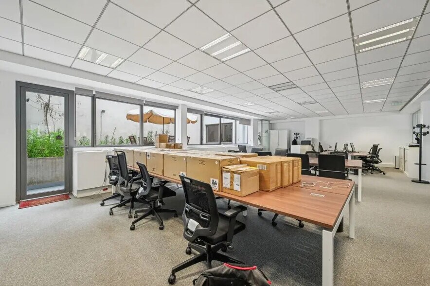 25 Rue Jean Giraudoux, Paris à louer - Photo de l’immeuble – Image 2 sur 9