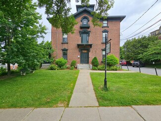 Plus de détails pour 368 College St, Burlington, VT - Logement à vendre