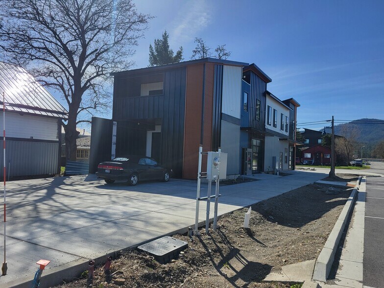 501 E 3rd Ave, Post Falls, ID à vendre - Photo de l’immeuble – Image 2 sur 6