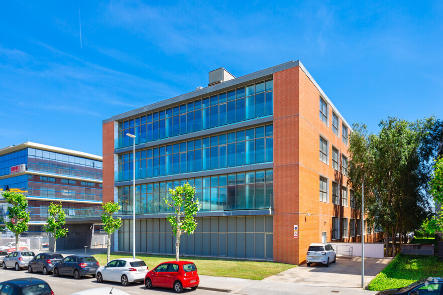 Avinguda Del Baix Llobregat, 5, El Prat de Llobregat, Barcelona à louer - Photo de l’immeuble – Image 2 sur 4