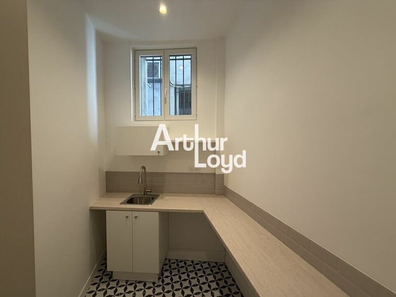 10 Rue Cronstadt, Nice à louer - Photo intérieure – Image 3 sur 8