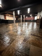 8122 Gateway Blvd NW, Edmonton, AB à louer Photo intérieure– Image 1 sur 21