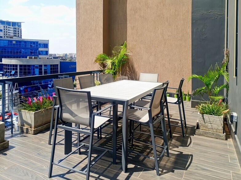 9452 51 Av NW, Edmonton, AB à louer - Photo intérieure – Image 3 sur 13