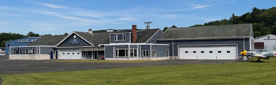 1 Wallingford Rd, Danbury, CT à vendre Photo principale– Image 1 sur 2