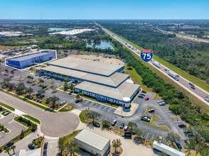 195 Triple Diamond Blvd, North Venice, FL à louer Photo intérieure– Image 2 sur 3