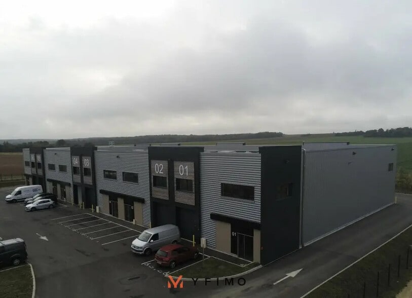 Local d’activités dans Droue-sur-Drouette à louer - Photo de l’immeuble – Image 1 sur 9