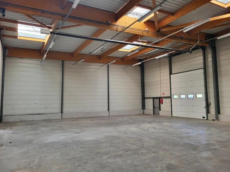 Local d’activités dans La Verpillière à louer - Photo intérieure – Image 3 sur 7