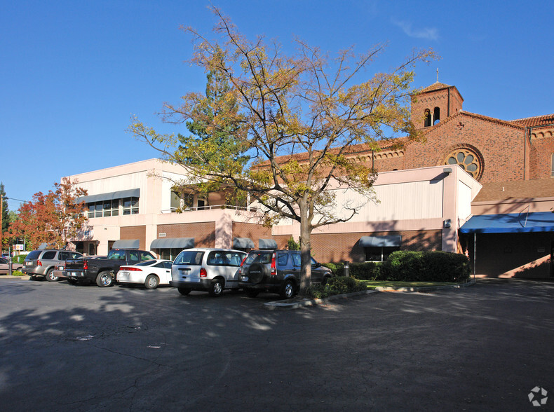 3810 J St, Sacramento, CA à vendre - Photo de l’immeuble – Image 3 sur 22