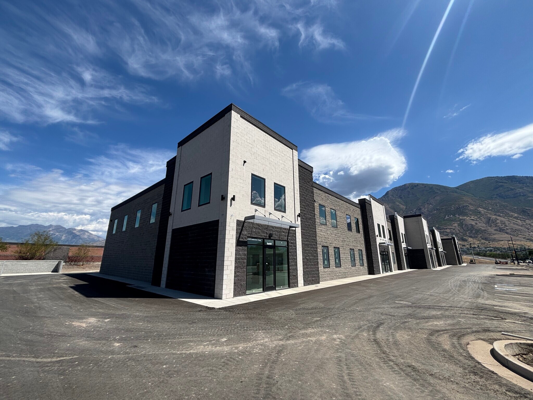 633 E Lakeview Pky, Provo, UT à louer Photo de l’immeuble– Image 1 sur 15
