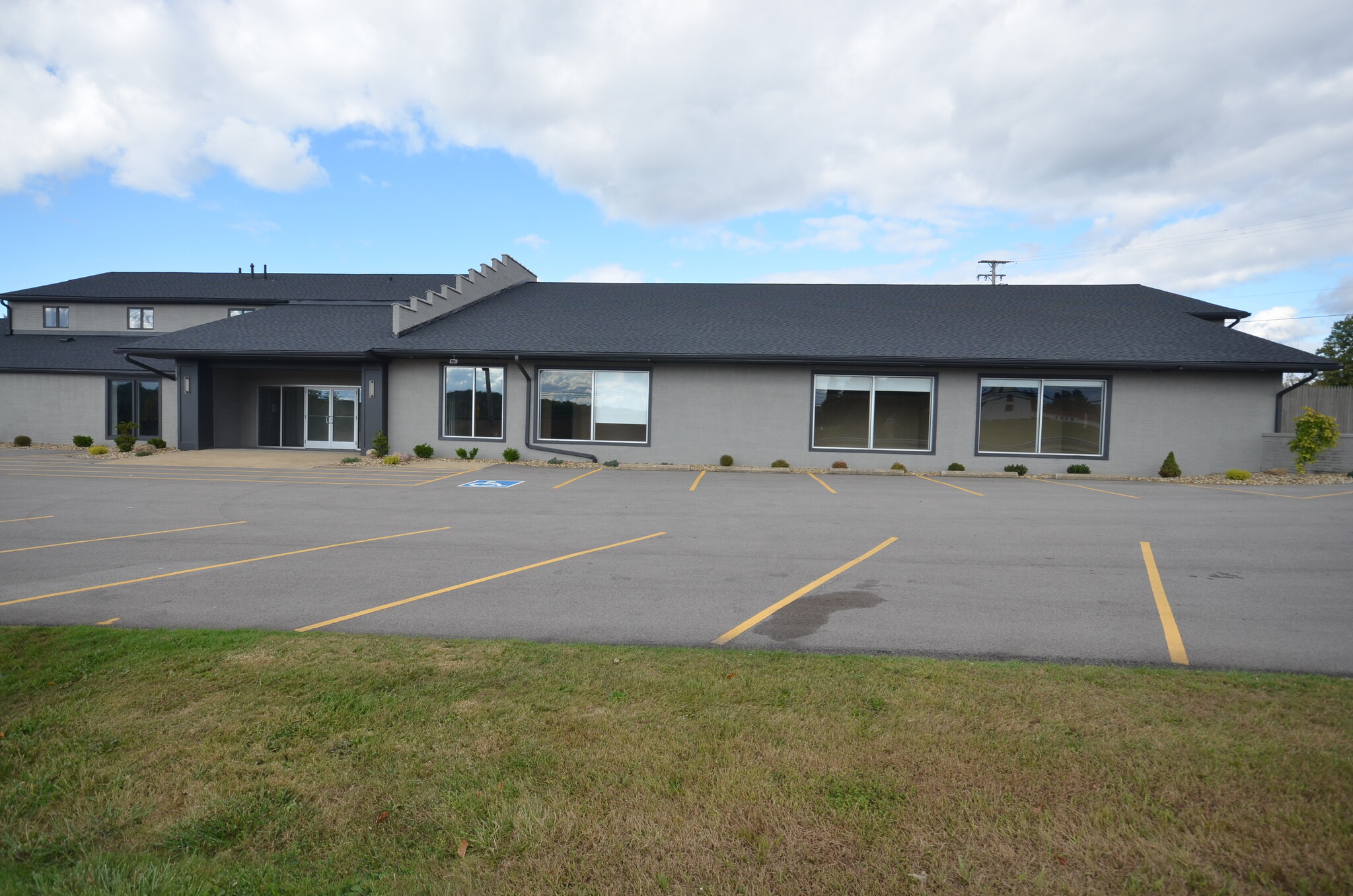 443-445 Turkeyfoot Lake Rd, Akron, OH à louer Photo de l’immeuble– Image 1 sur 6