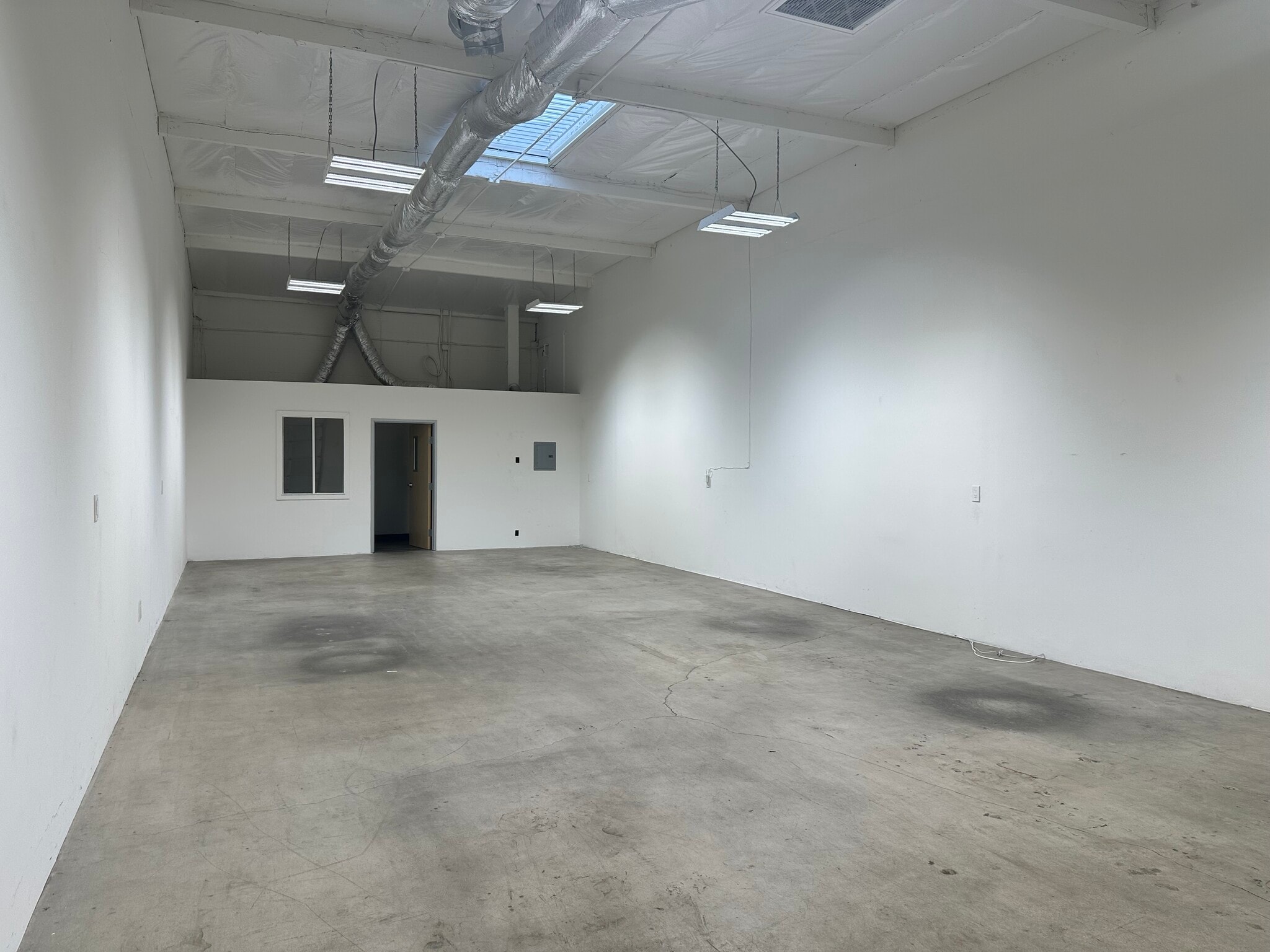 14723-14825 Oxnard St, Van Nuys, CA à louer Photo de l’immeuble– Image 1 sur 3