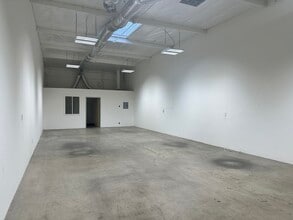 14723-14825 Oxnard St, Van Nuys, CA à louer Photo de l’immeuble– Image 1 sur 3