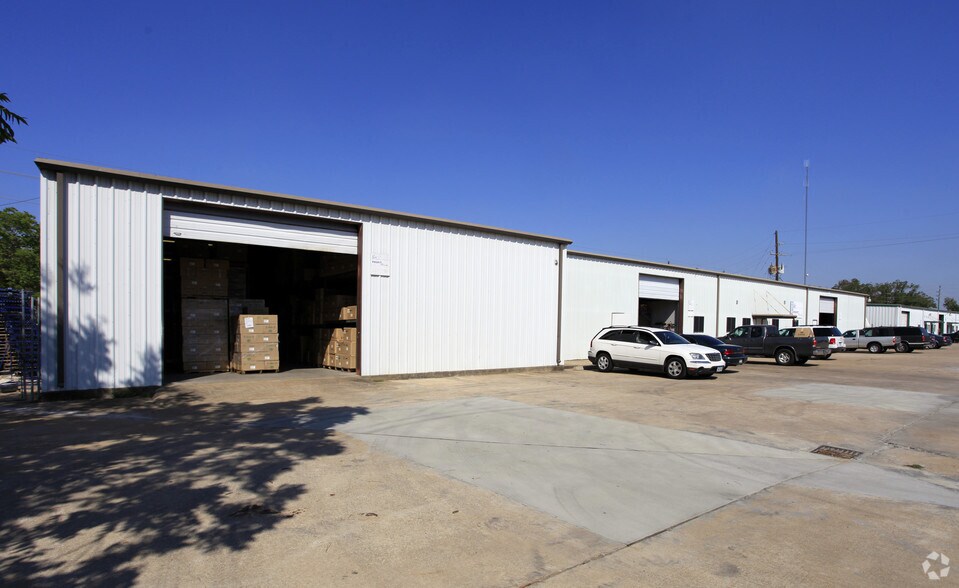 9879 Tanner Rd, Houston, TX à louer - Photo de l’immeuble – Image 2 sur 5