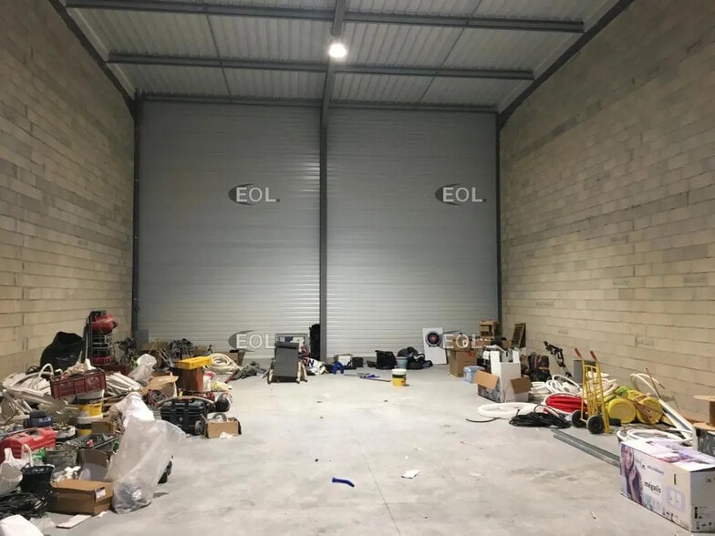 Local d’activités dans Aulnay-sous-Bois à louer - Photo de l’immeuble – Image 1 sur 2