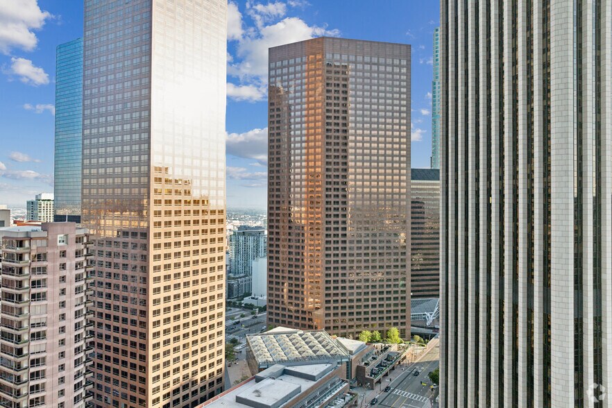 355 S Grand Ave, Los Angeles, CA à louer - Photo de l’immeuble – Image 2 sur 5