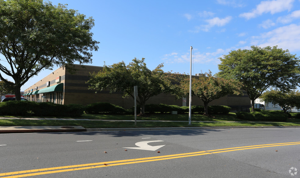 7510-7606 Rickenbacker Dr, Gaithersburg, MD à louer - Photo de l’immeuble – Image 3 sur 12