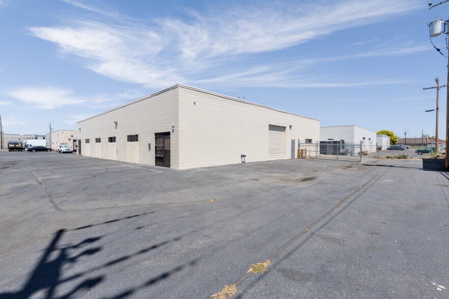 2140 W 2300 S, West Valley City, UT à louer - Photo de l’immeuble – Image 3 sur 9