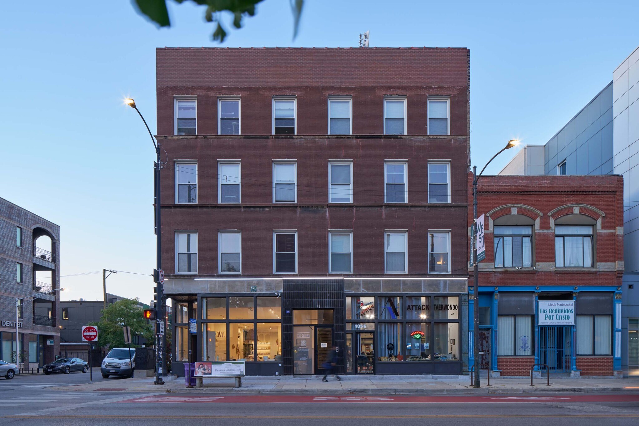 1856 W Chicago Ave, Chicago, IL à louer Photo de l’immeuble– Image 1 sur 5