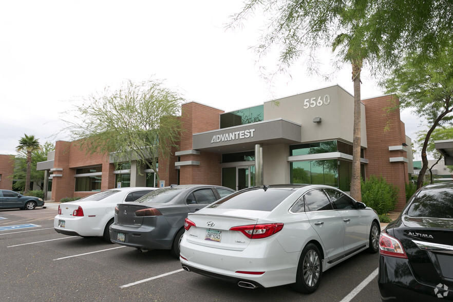 5560 W Chandler Blvd, Chandler, AZ à vendre - Photo principale – Image 1 sur 14