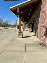 75 Miranda Lambert Way, Lindale, TX à louer Photo de l’immeuble– Image 2 sur 5