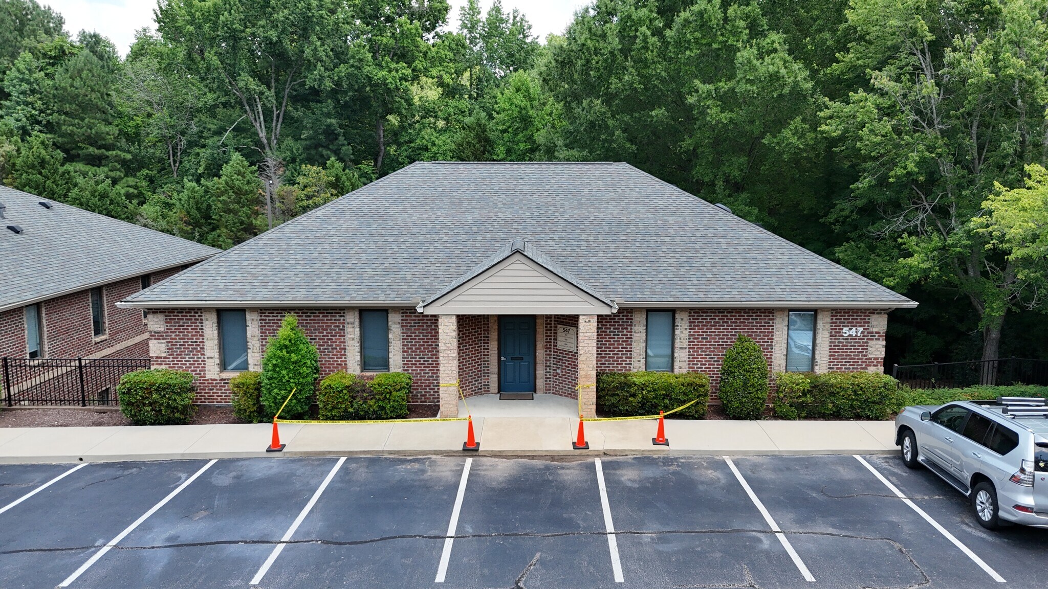 547 Keisler Dr, Cary, NC à louer Photo de l’immeuble– Image 1 sur 12