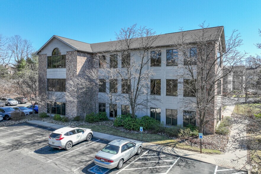 1000 Stonewood Dr, Wexford, PA à vendre - Photo de l’immeuble – Image 3 sur 21